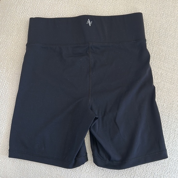 LL ACCESS High Waisted Center Stage 9in Biker Short - Picture 2 of 3